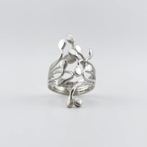 Front view of sterling silver Squiggle ring with climbing tendrils. Handcrafted artisan jewelry by Stacy Bias.
